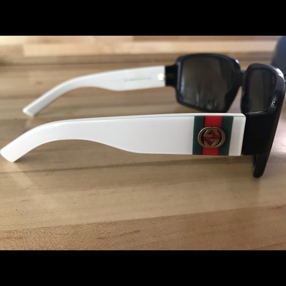 GUCCI SUNGLASSES W/ CASE - Picture 3 of 6